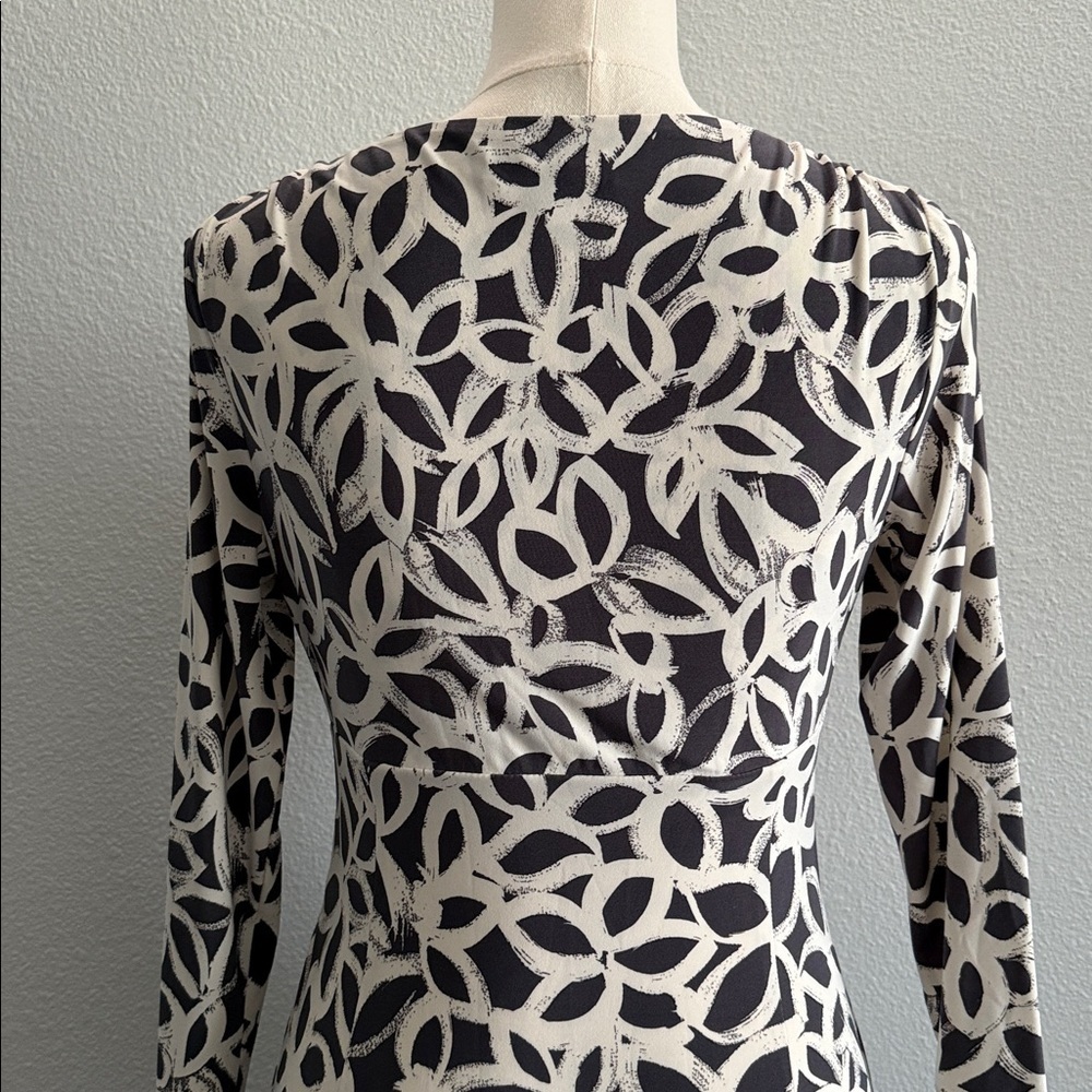 Lauren Ralph Lauren Black & White Ruched Wrap Dress Size 4 - Picture 4 of 8